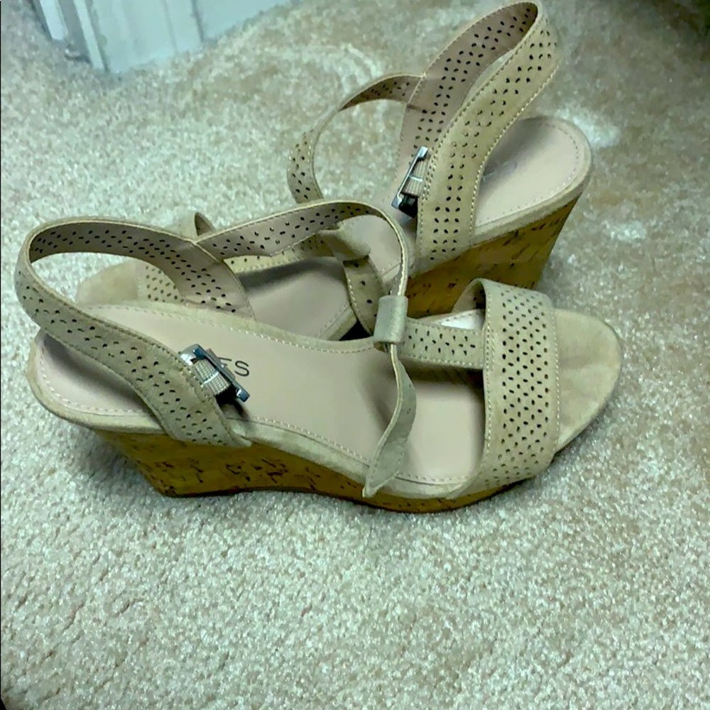 Nude wedges